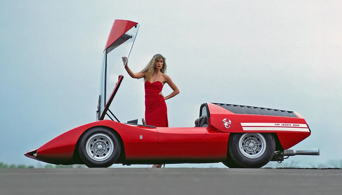 Abarth 2000 Pininfarina Scorpio (1969) – 3,78 m hosszú és csupán 97 centi magas formatanulmány, 2,0 l-es, 220 LE-s (!) benzines szívómotorral, ötfokozatú kéziváltóval. Brüsszelben mutatták be, sorozatban nem készült