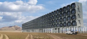 A Carbon Engineering kísérleti üzem „tornyai” kanadai vidéken, a lakott területektől távol napi egy tonna széndioxidot kötnek meg a levegőből